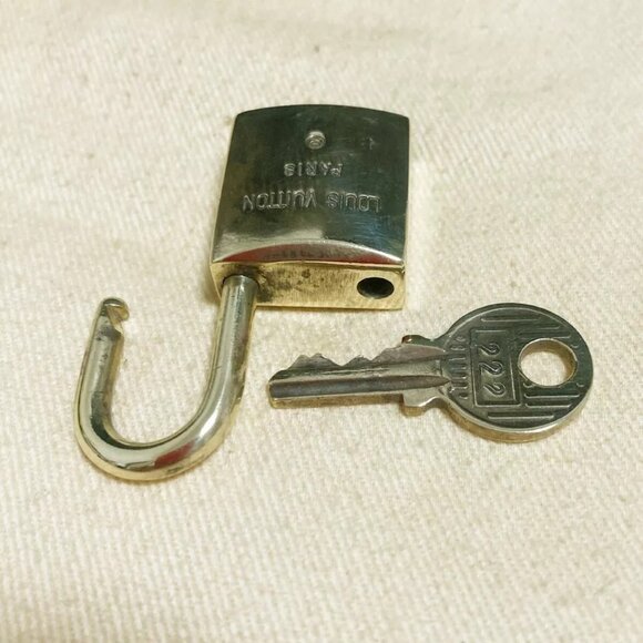 LOUIS VUITTON LV 10 SET PADLOCK CADENA KEY BAG CHARM GOLD PLATED FRANCE - Picture 2 of 12